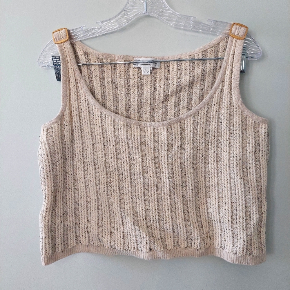St. John Sport Crop topLarge gold hardware on shoulders beige Rib Knit